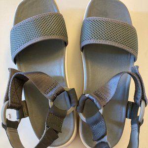 Ugg Lennox Platform Sandal (Gray) W6.5